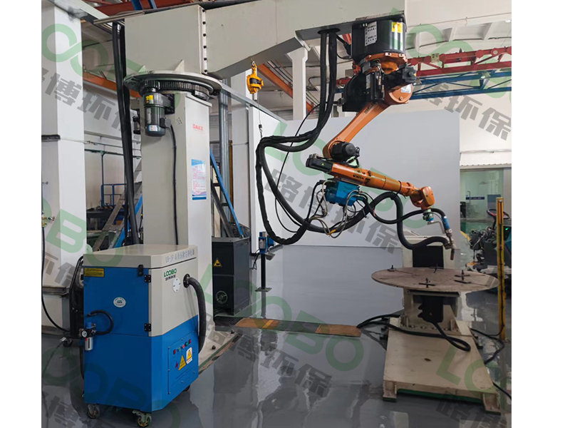 智能隨動(dòng)，機(jī)器人焊接除塵設(shè)備，破解動(dòng)態(tài)煙塵治理難題